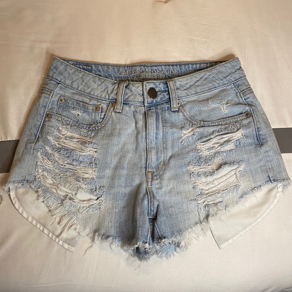 AE DISTRESSED JEAN SHORTS
